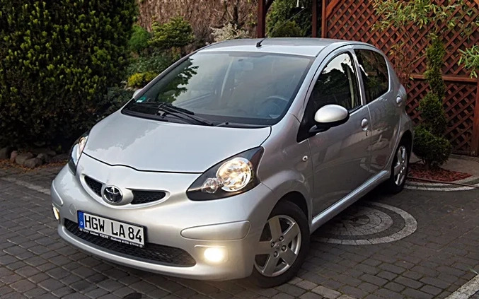 Toyota Aygo cena 14999 przebieg: 111000, rok produkcji 2006 z Raciąż małe 326